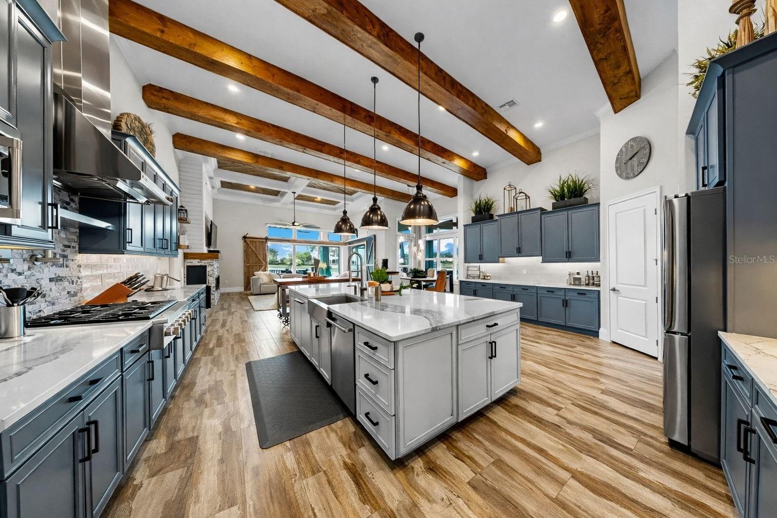 Listing photo id 15 for 813 Manns Harbor Drive