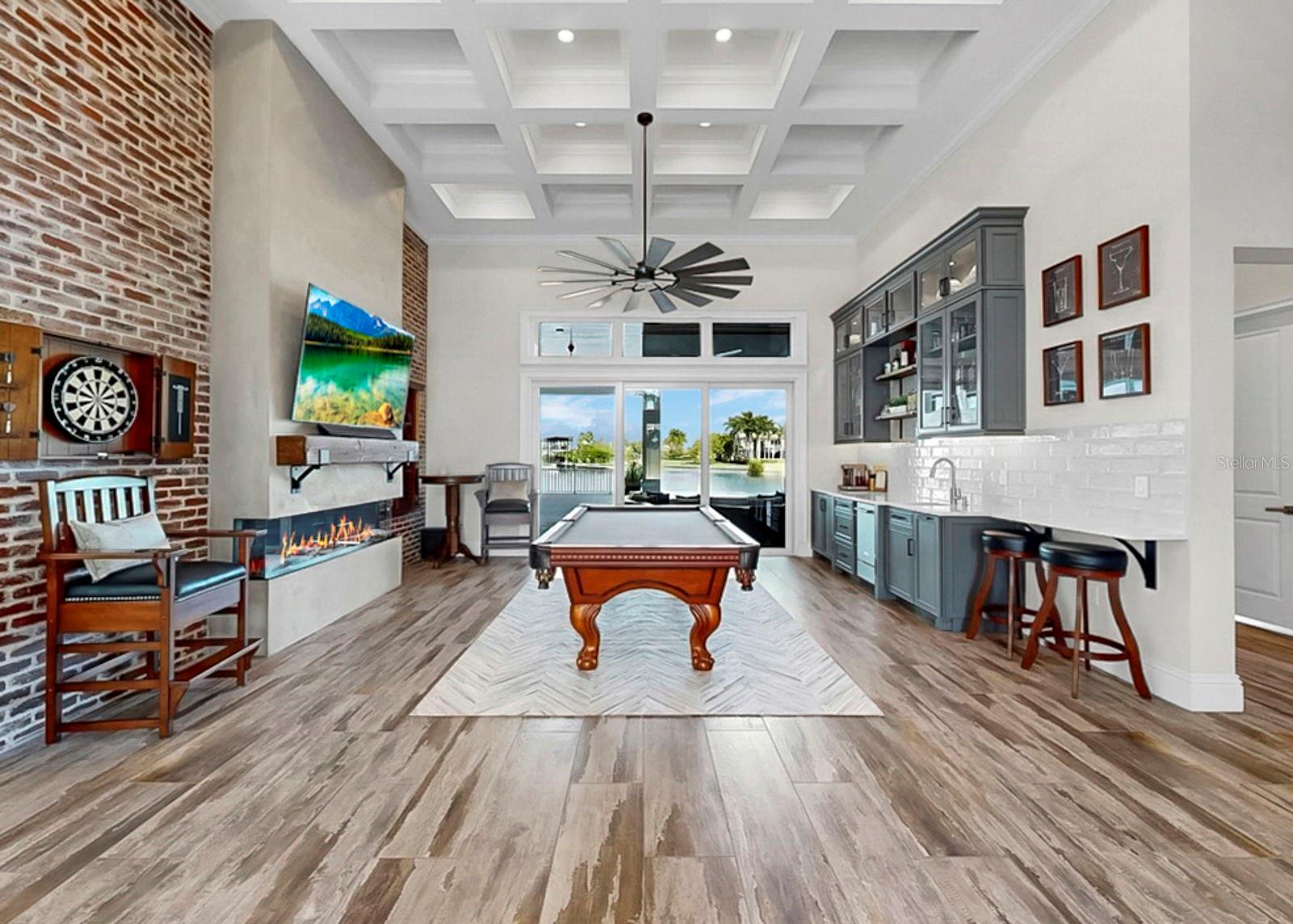 Listing photo id 3 for 813 Manns Harbor Drive