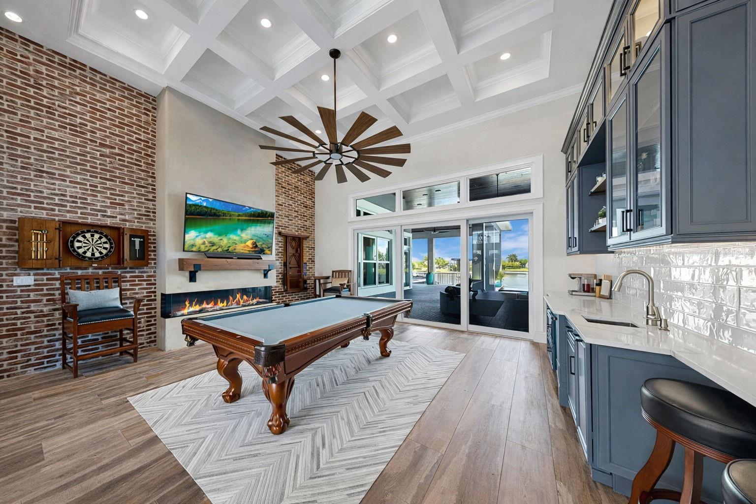 Listing photo id 4 for 813 Manns Harbor Drive