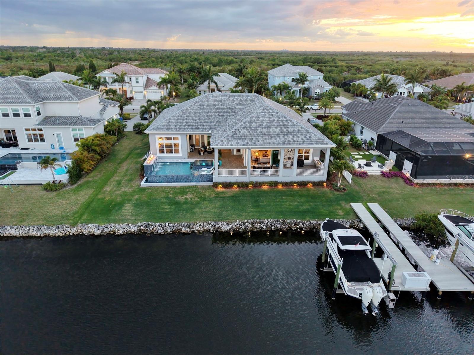 Listing photo id 83 for 813 Manns Harbor Drive