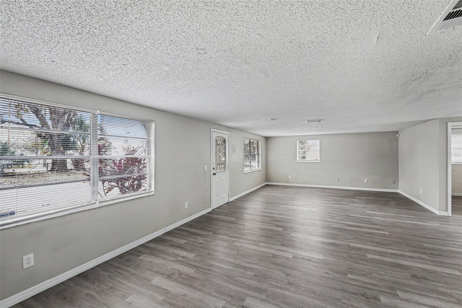 Image 4 of 26 For 6924 21st Avenue