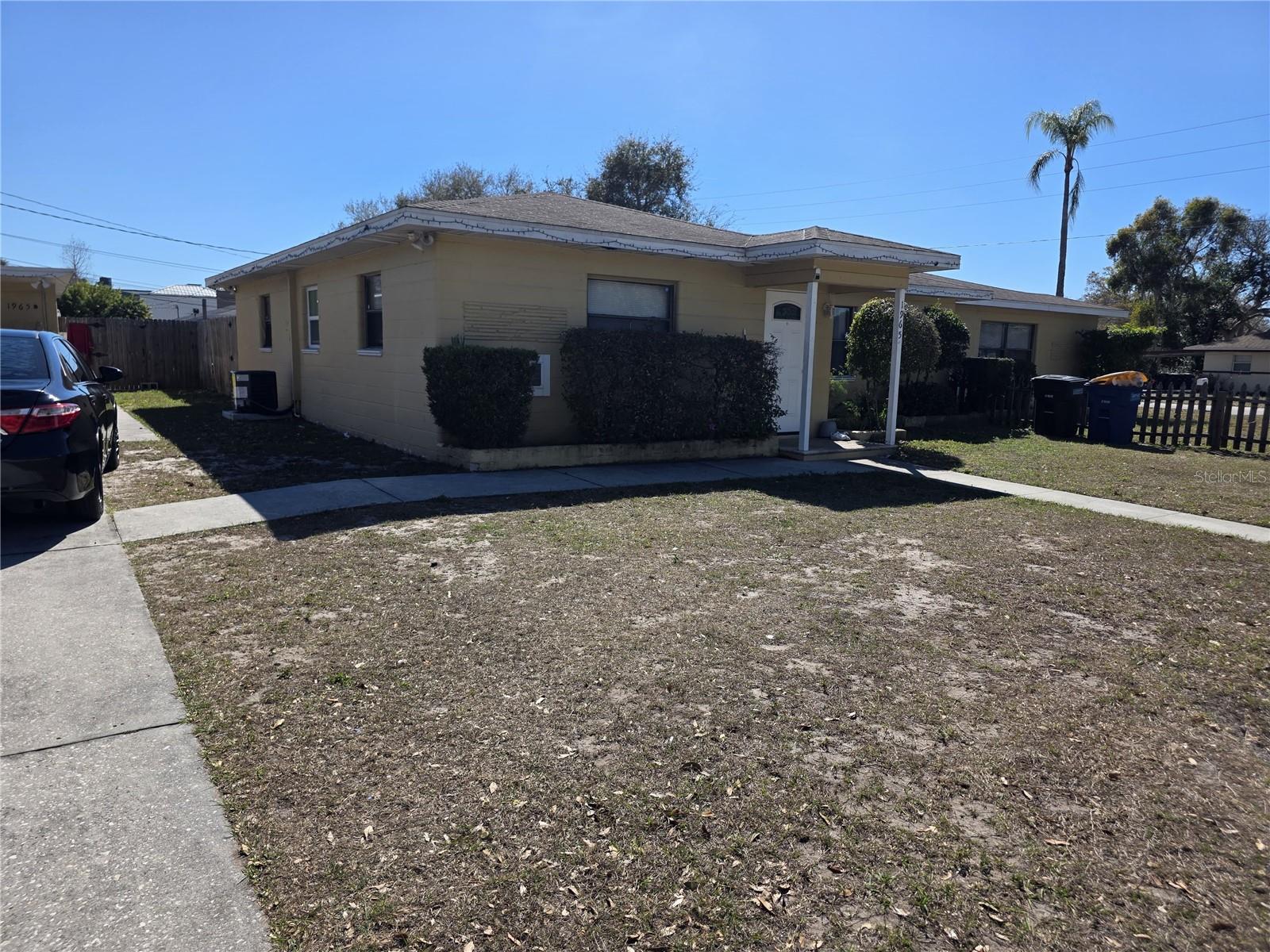 Listing photo id 2 for 1965 Rainbow Drive