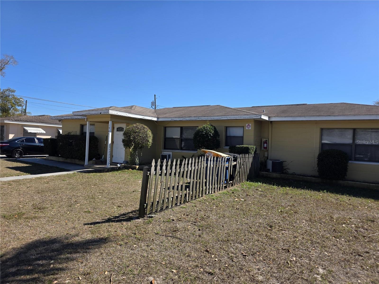 Listing photo id 3 for 1965 Rainbow Drive