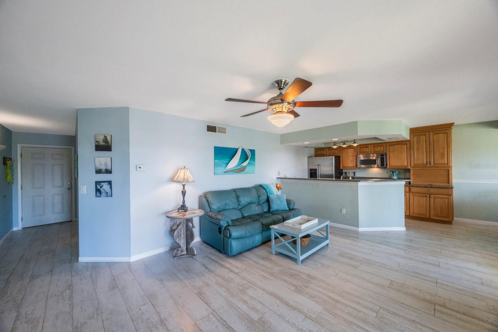 Image 10 of 43 For 1125 Pinellas Bayway S 305