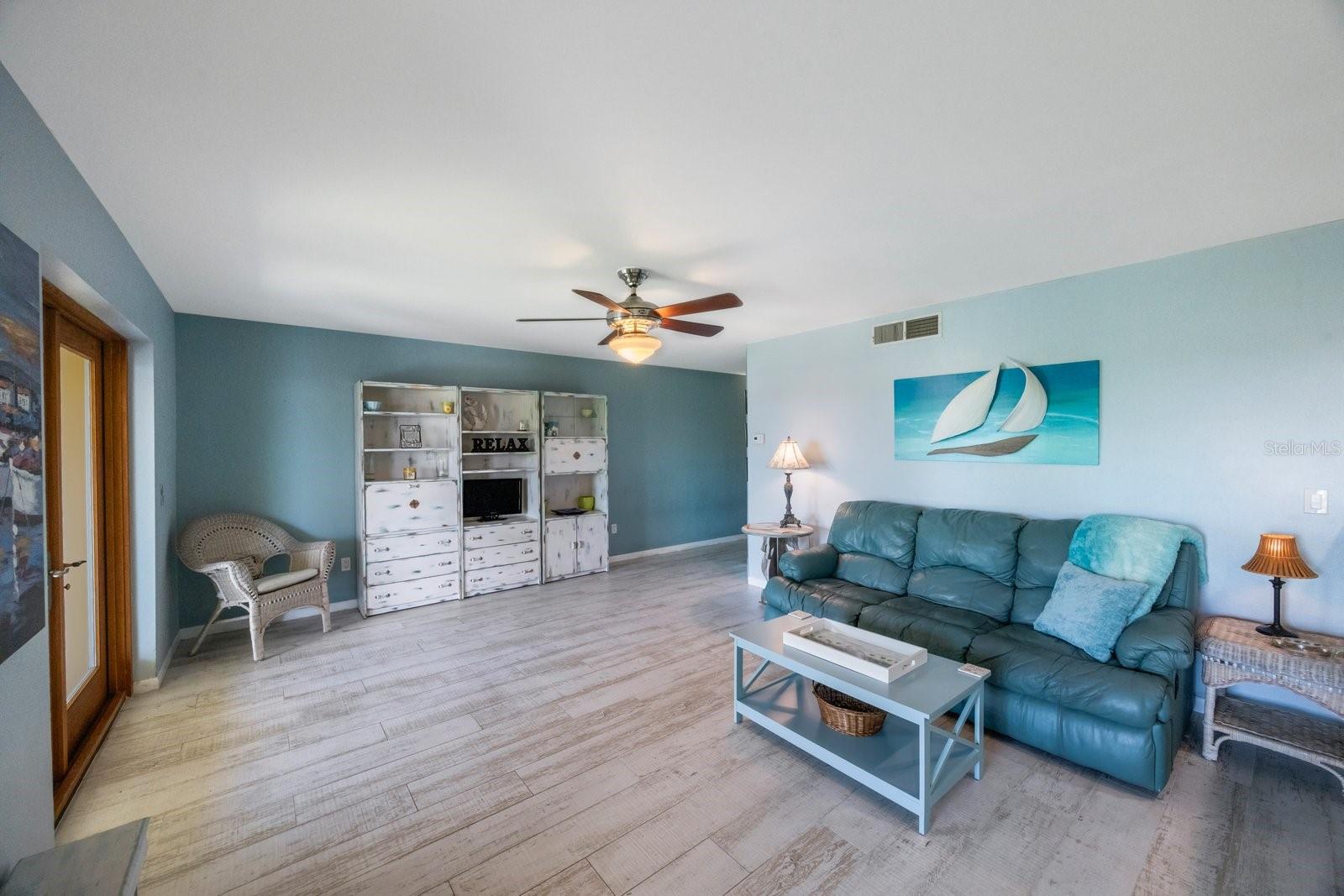 Image 8 of 43 For 1125 Pinellas Bayway S 305