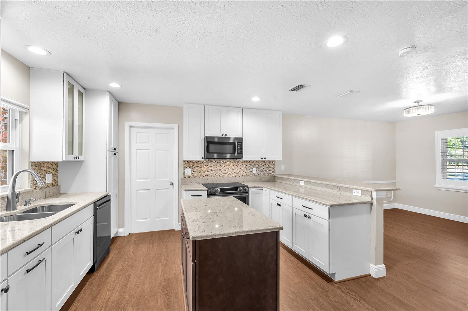 Image 2 of 64 For 2004 Capri Road