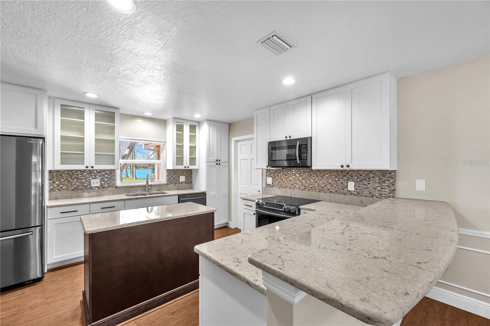 Image 3 of 64 For 2004 Capri Road