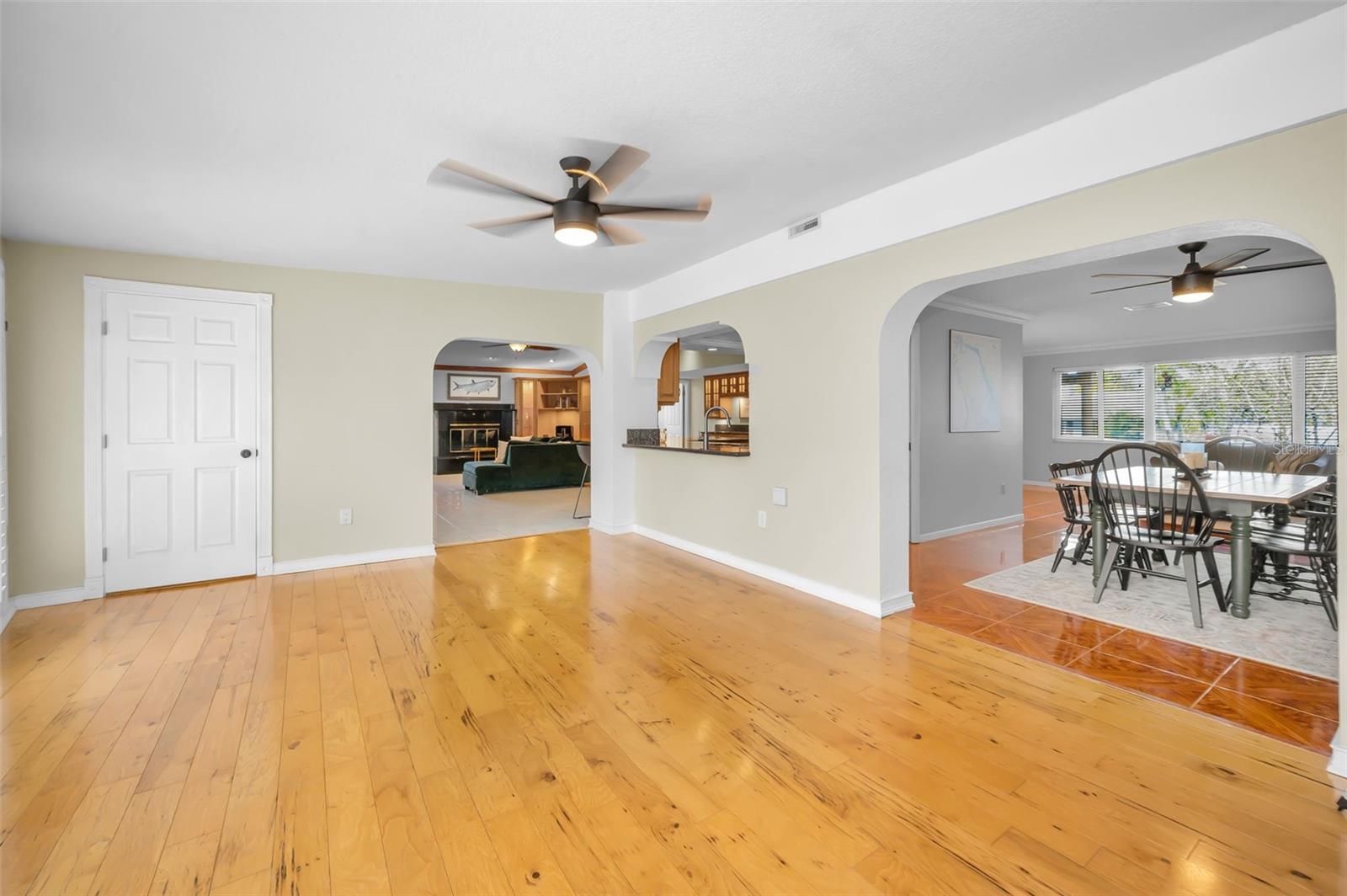 Image 23 of 53 For 1665 Shaker Lane