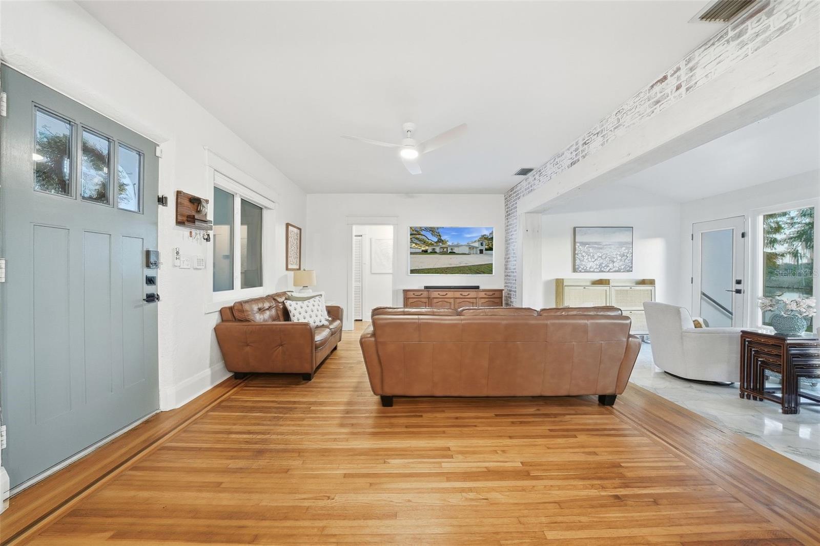 Image 11 of 68 For 344 Rio Vista Court