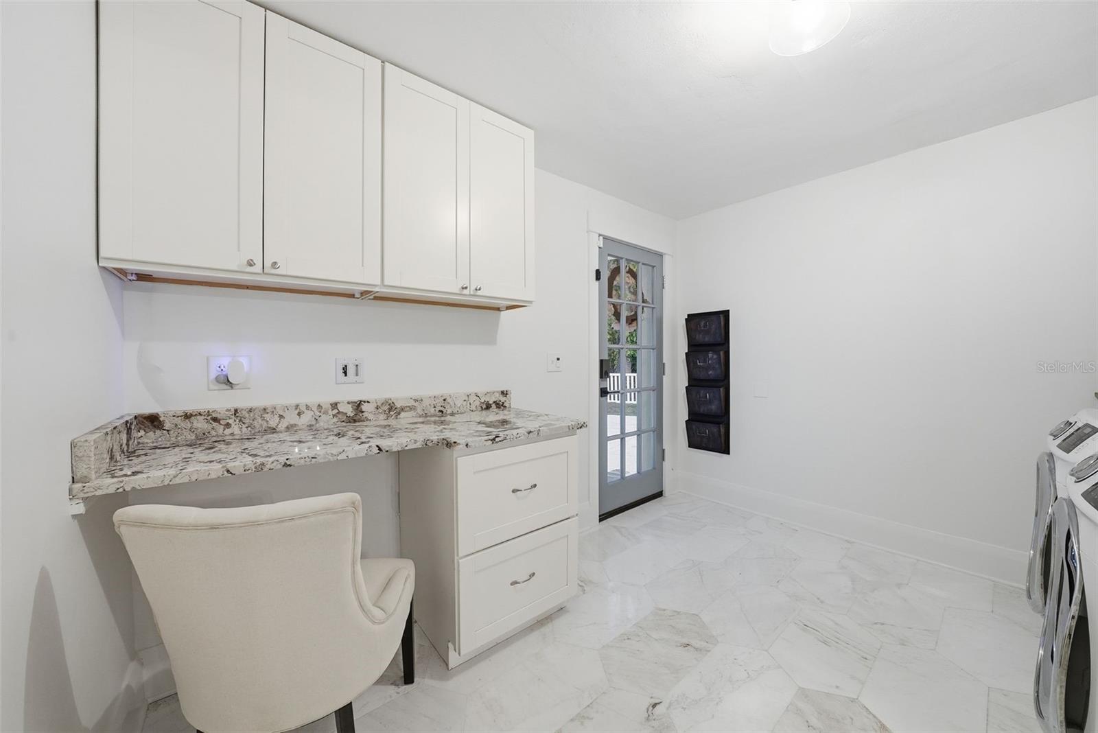 Image 21 of 68 For 344 Rio Vista Court