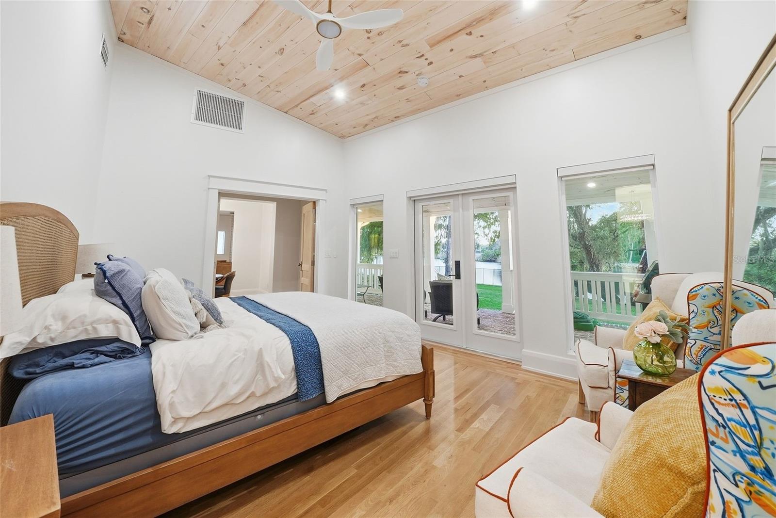 Image 22 of 68 For 344 Rio Vista Court