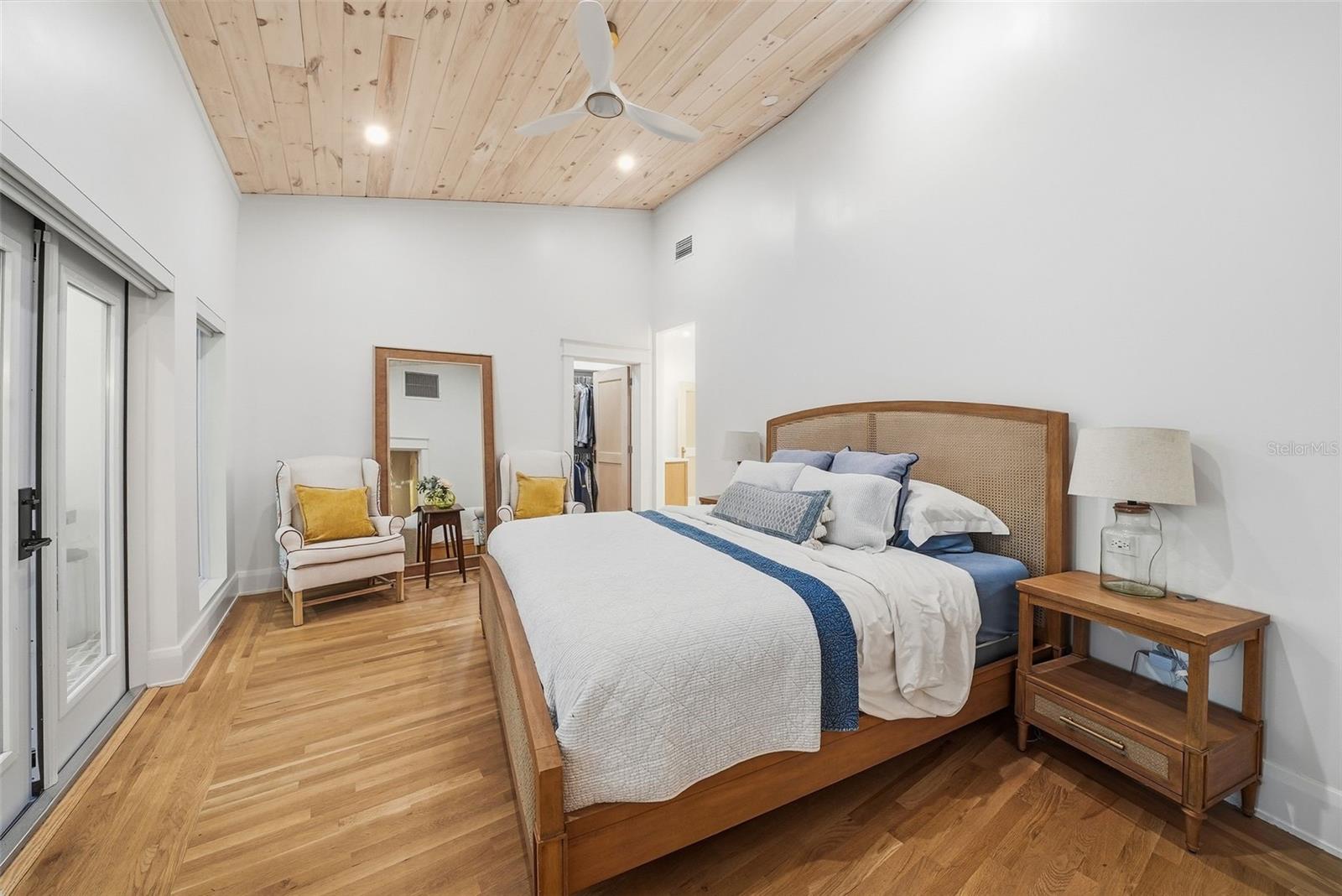 Image 23 of 68 For 344 Rio Vista Court