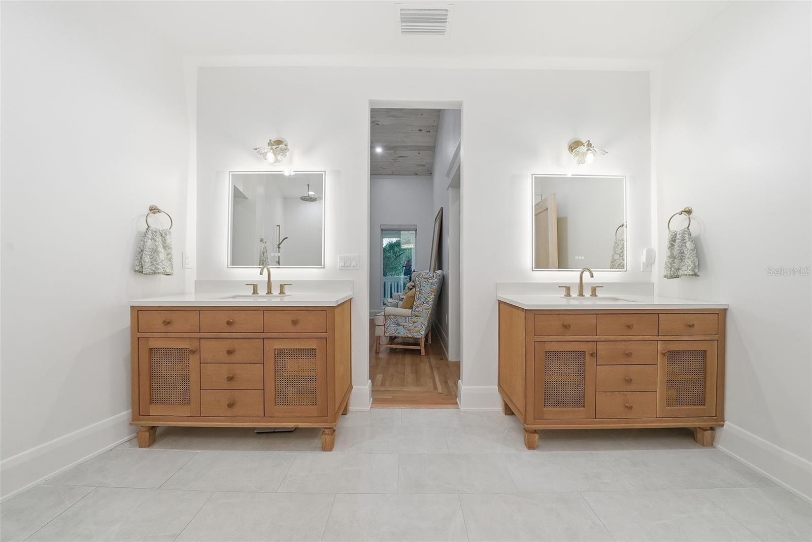 Image 25 of 68 For 344 Rio Vista Court