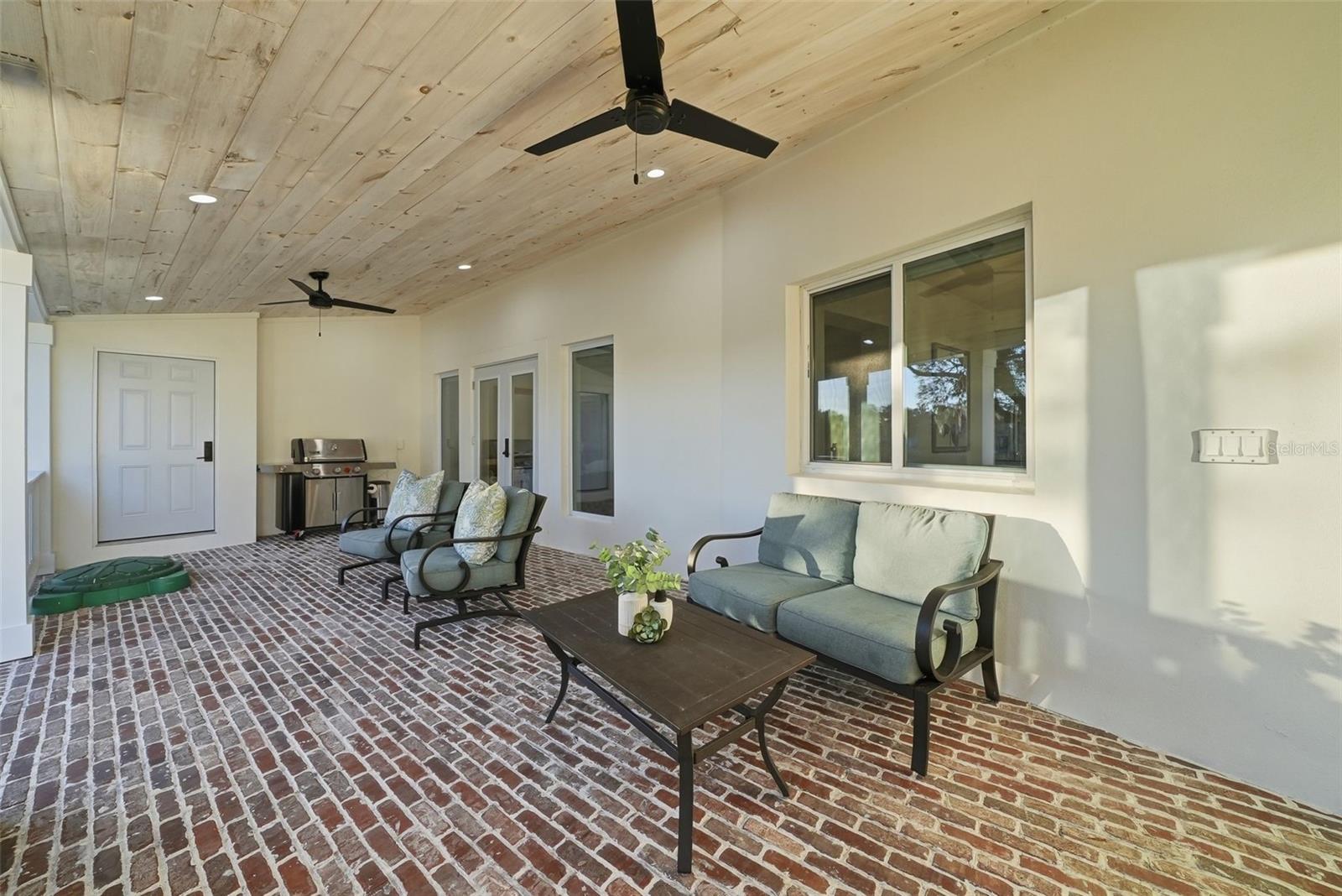 Image 40 of 68 For 344 Rio Vista Court