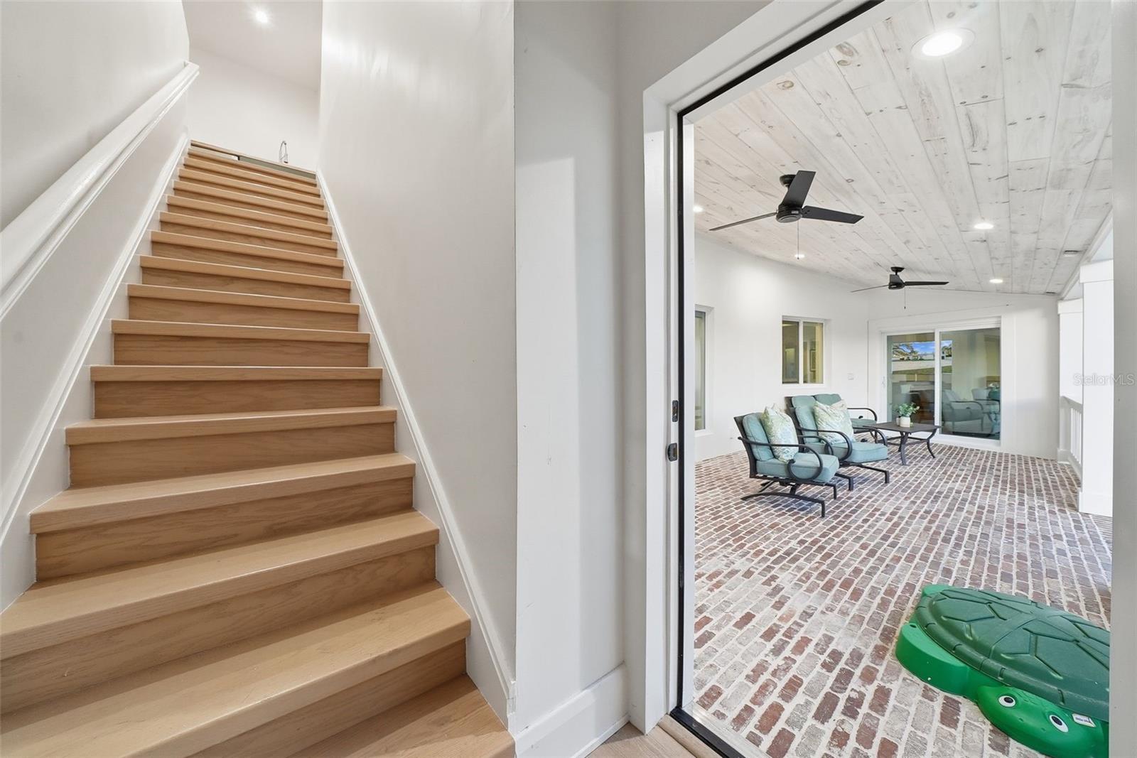 Image 43 of 68 For 344 Rio Vista Court