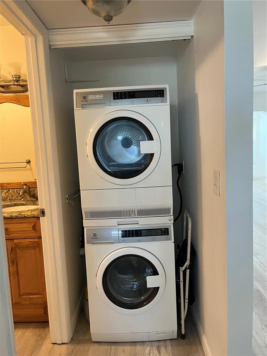 Image 17 of 27 For 3160 Highlands Boulevard 3160