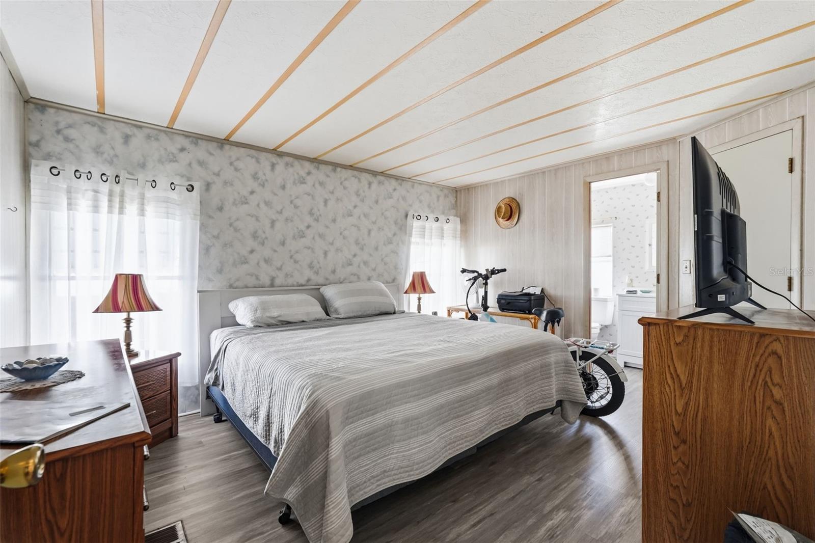 Image 14 of 31 For 82403 New Circle Drive N