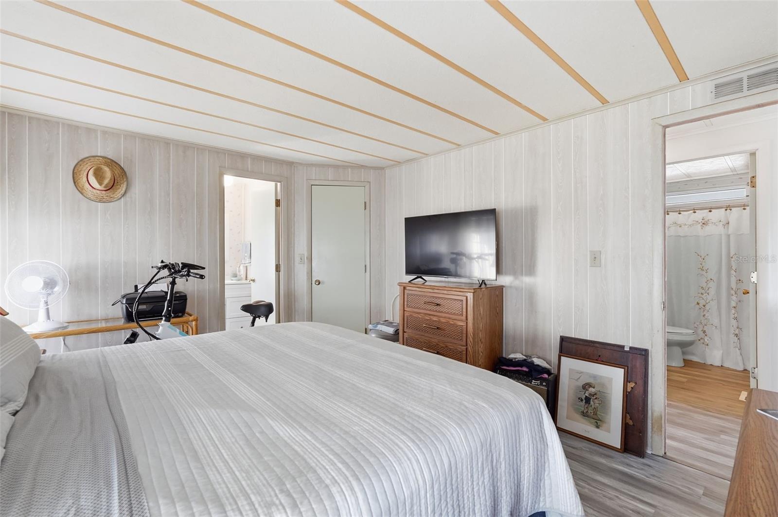 Image 15 of 31 For 82403 New Circle Drive N