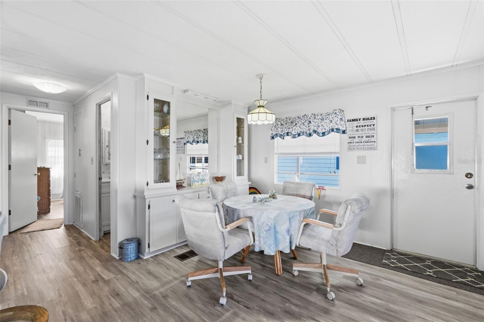 Image 5 of 31 For 82403 New Circle Drive N