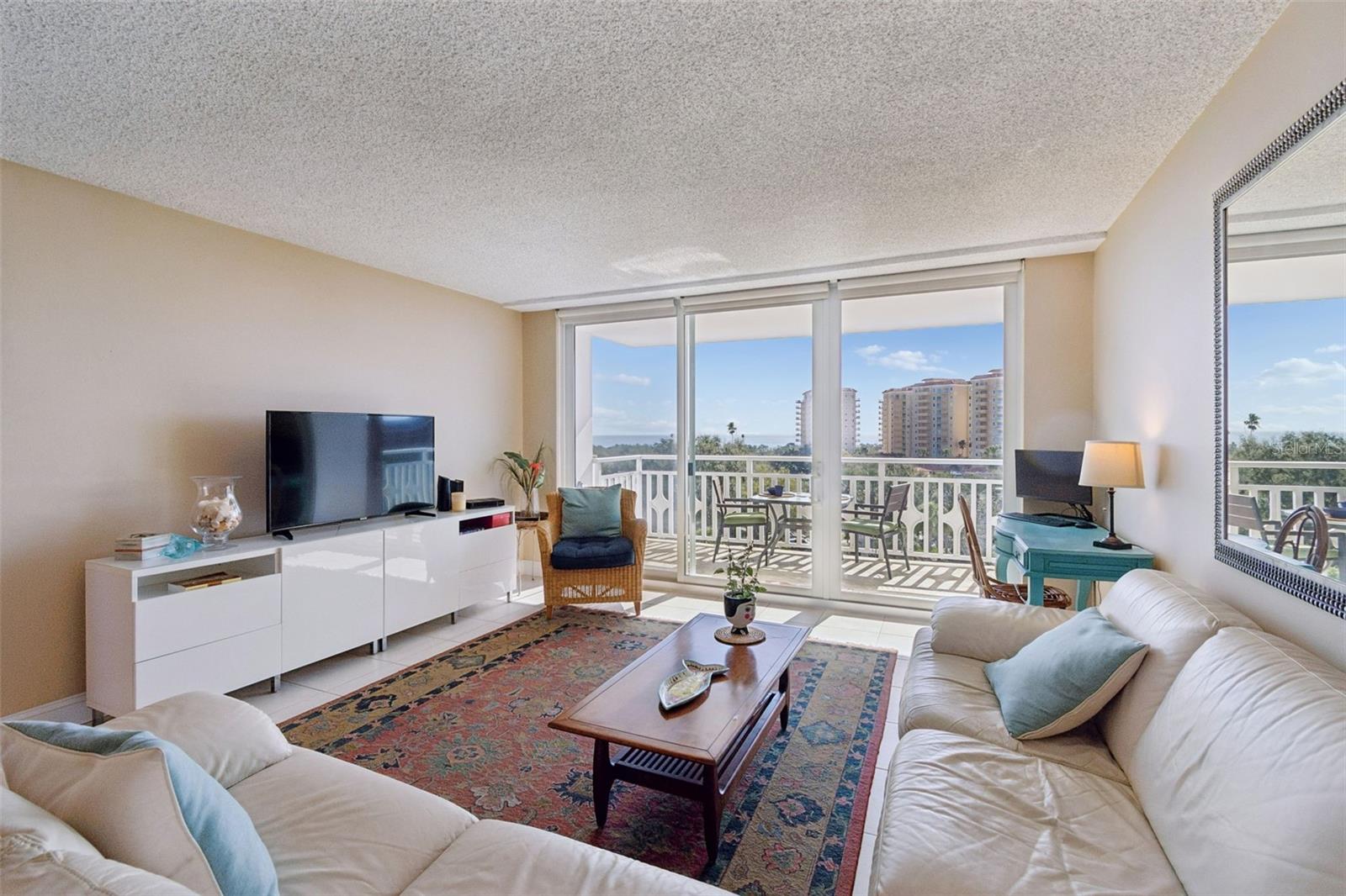 Image 10 of 48 For 700 Beach Drive Ne 701