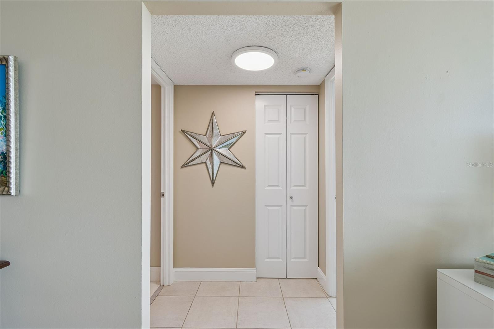 Image 14 of 48 For 700 Beach Drive Ne 701