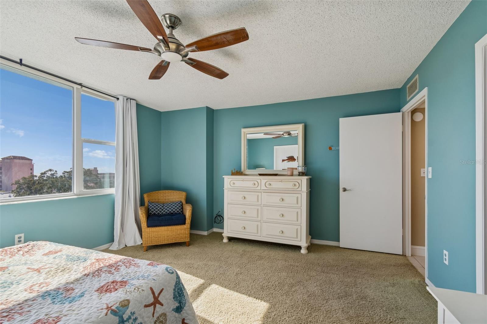 Image 16 of 48 For 700 Beach Drive Ne 701