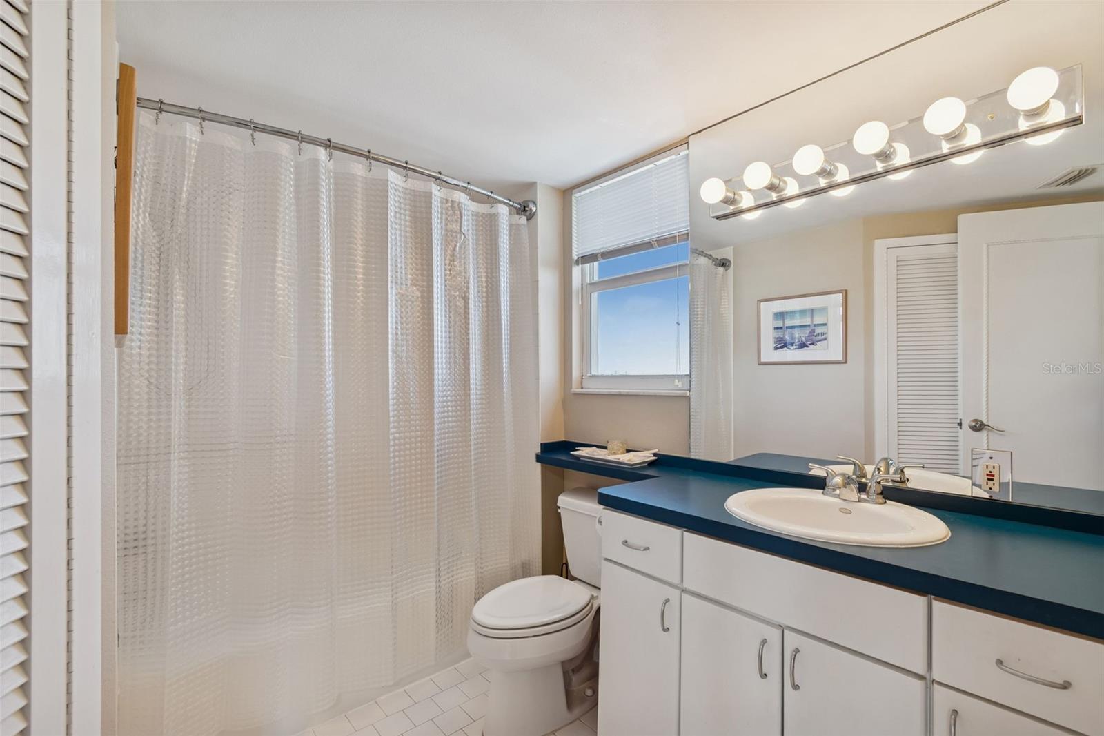 Image 20 of 48 For 700 Beach Drive Ne 701