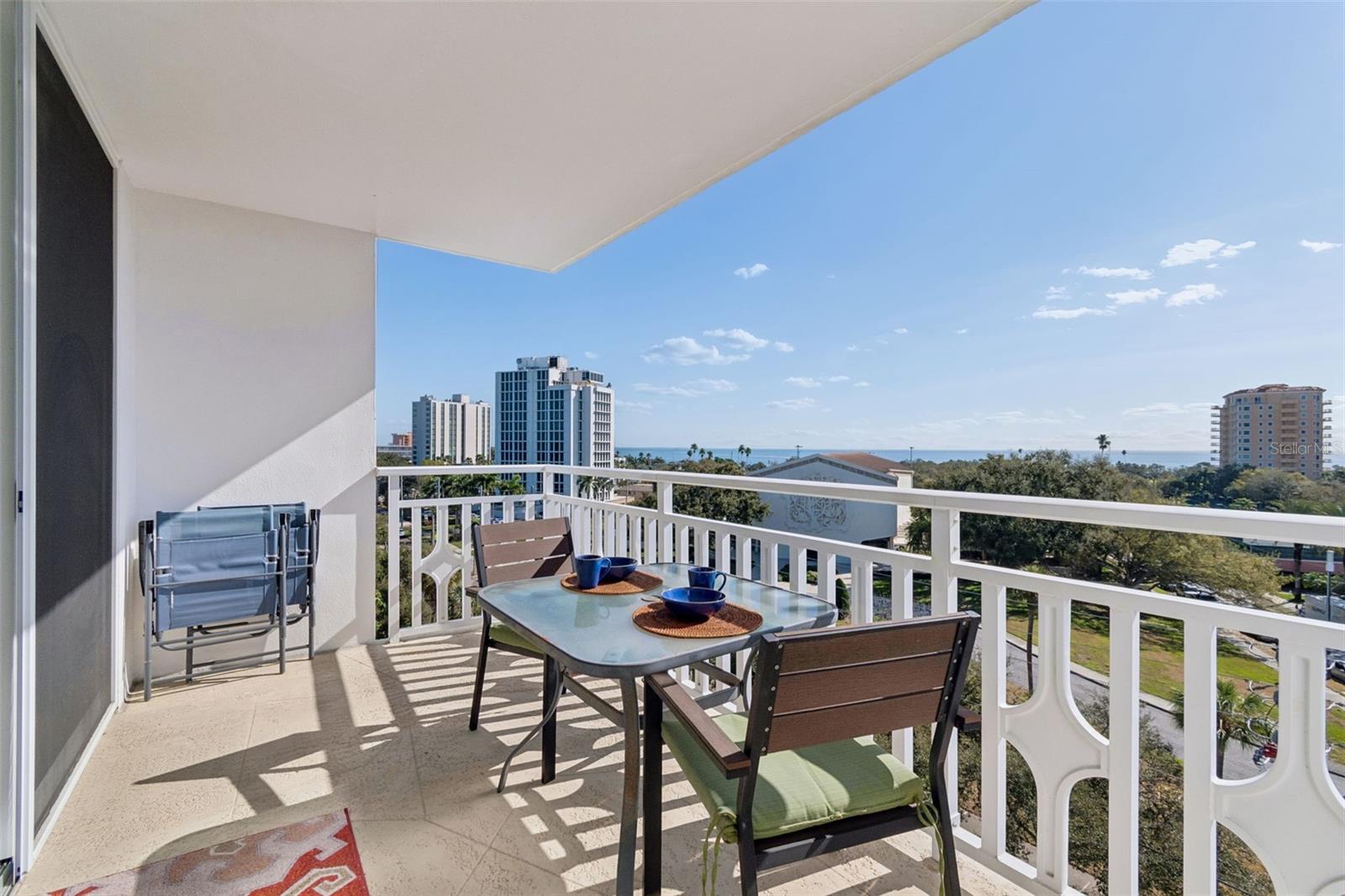 Image 22 of 48 For 700 Beach Drive Ne 701