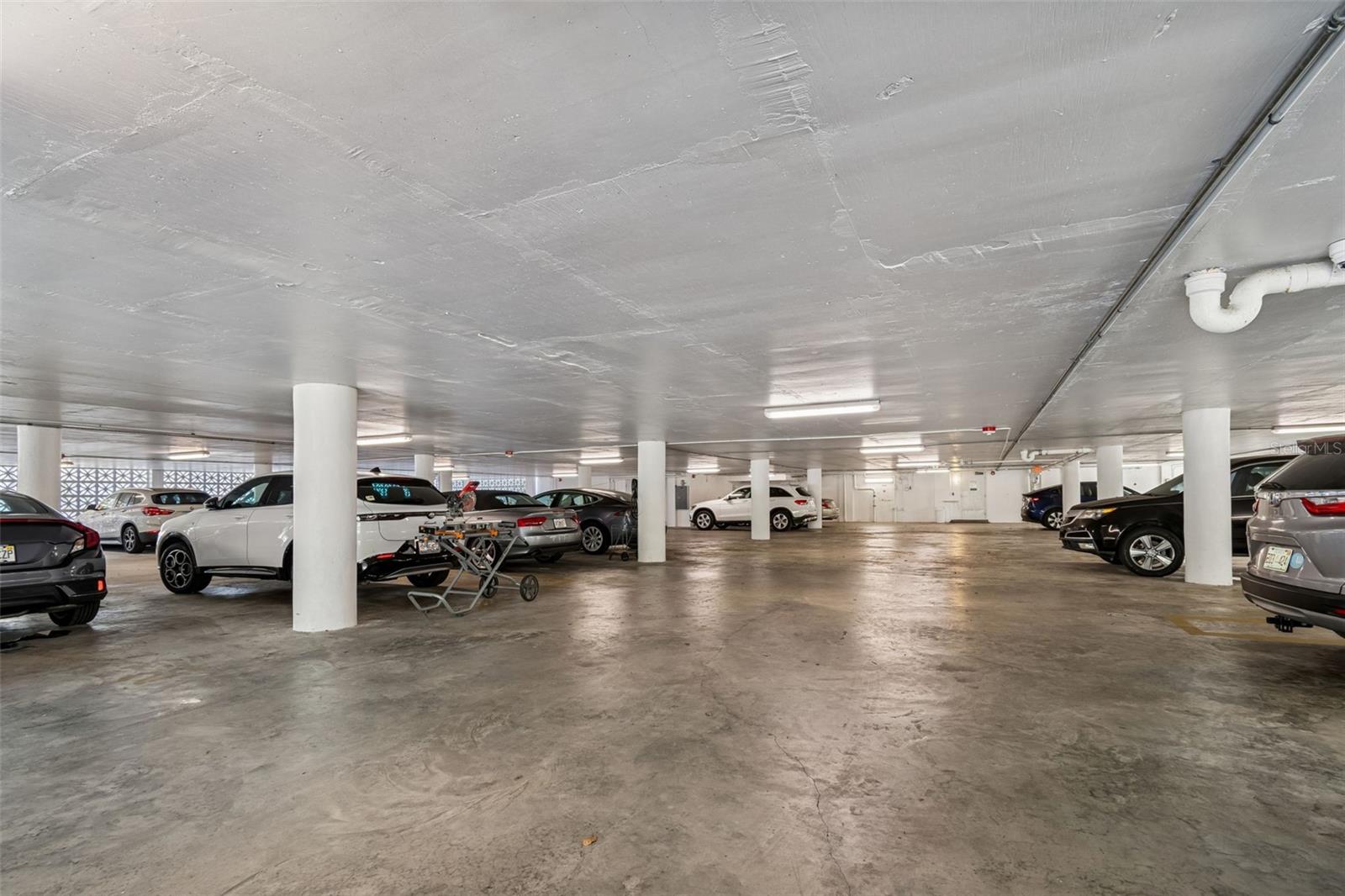 Image 27 of 48 For 700 Beach Drive Ne 701