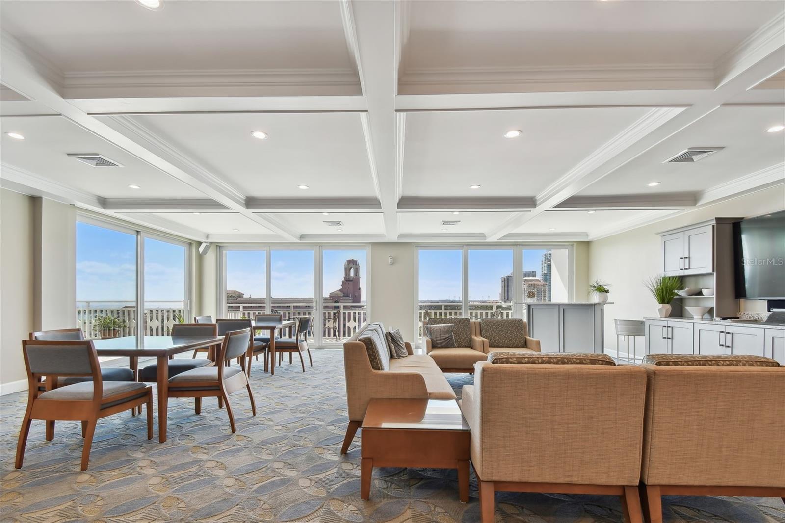 Image 28 of 48 For 700 Beach Drive Ne 701