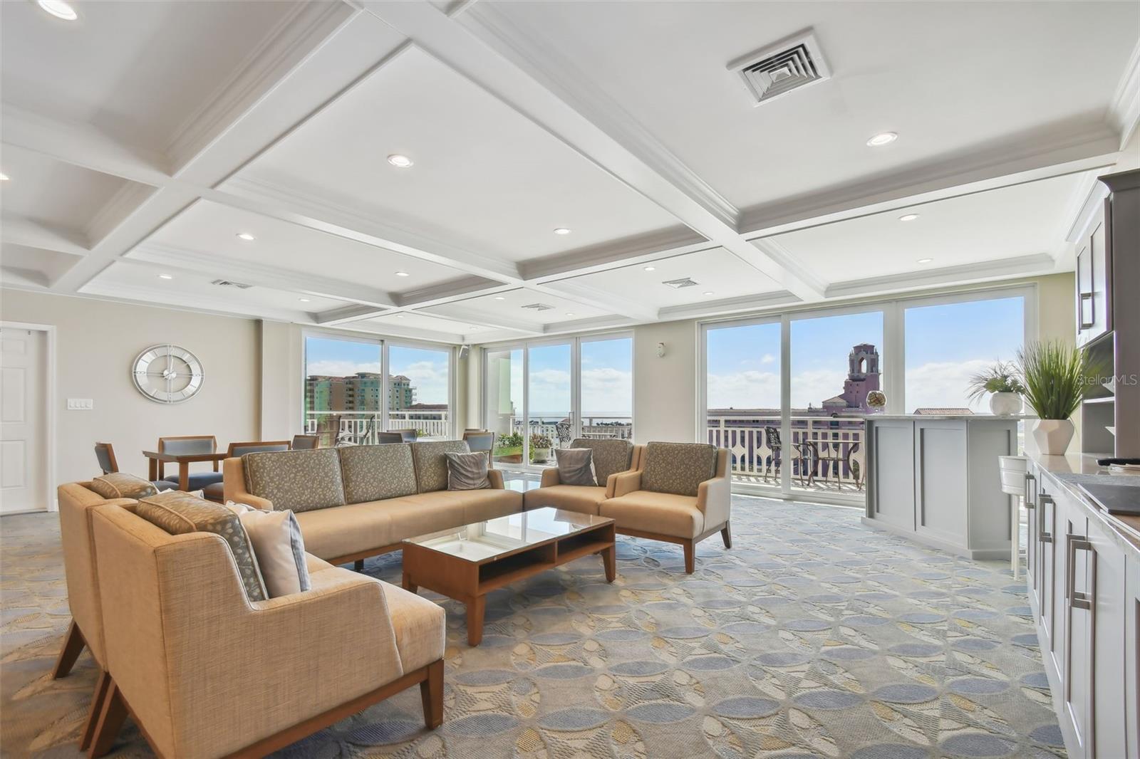 Image 29 of 48 For 700 Beach Drive Ne 701