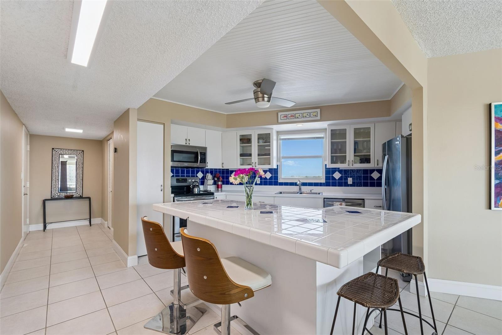 Image 3 of 48 For 700 Beach Drive Ne 701