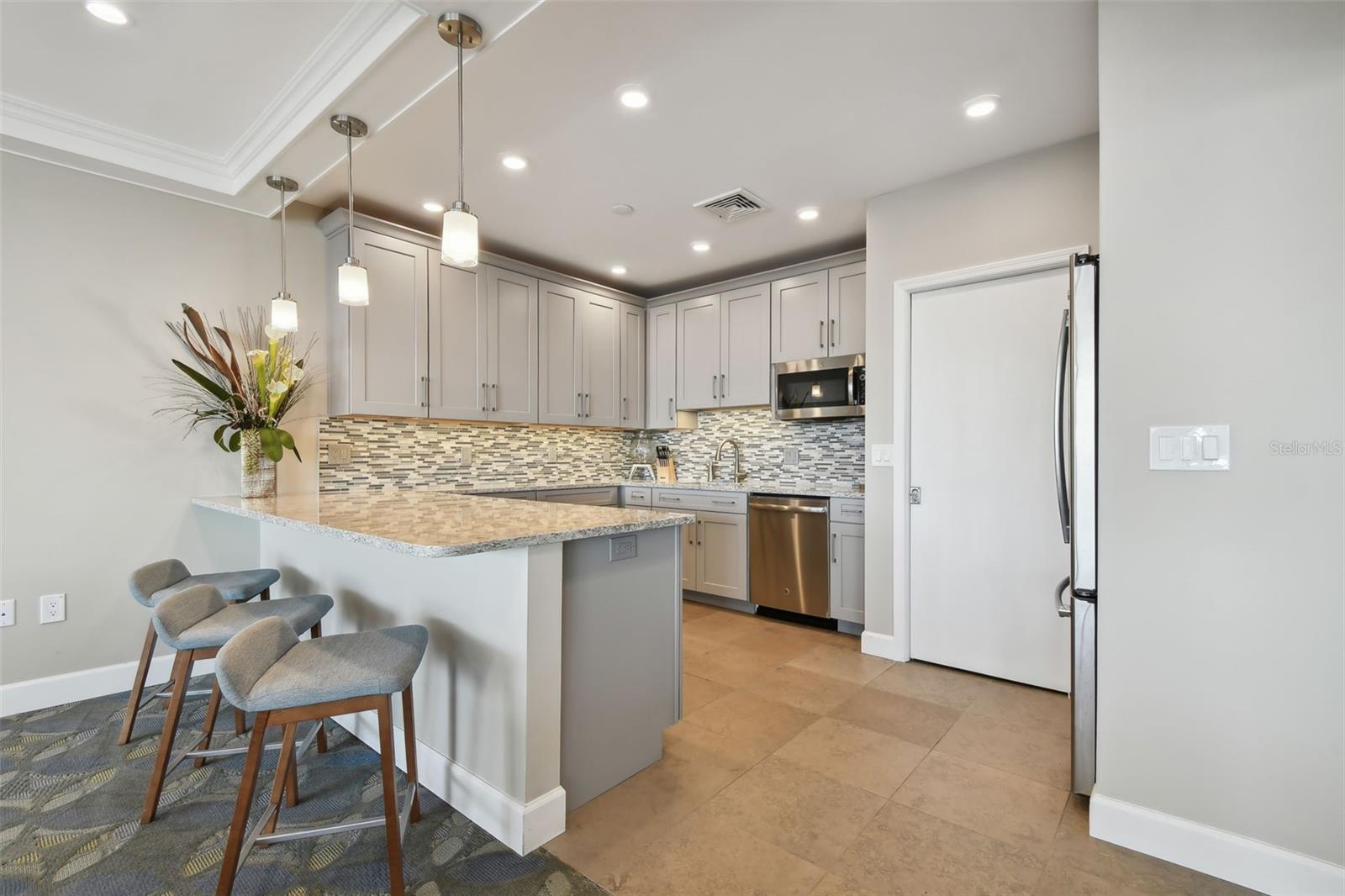 Image 32 of 48 For 700 Beach Drive Ne 701