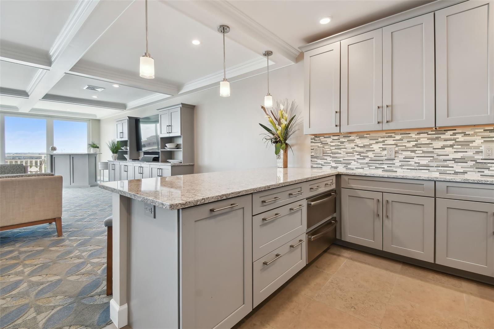 Image 33 of 48 For 700 Beach Drive Ne 701