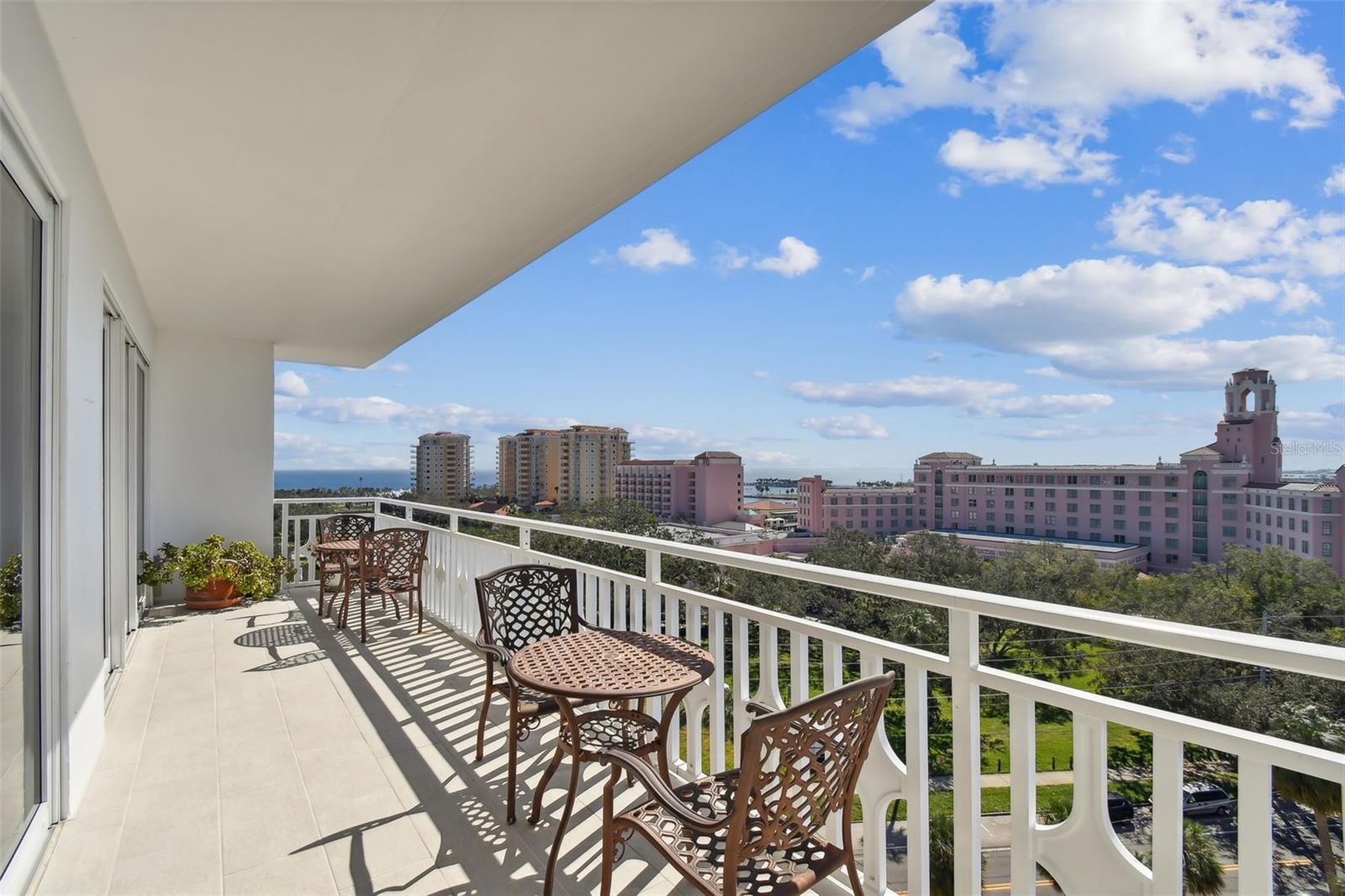 Image 35 of 48 For 700 Beach Drive Ne 701