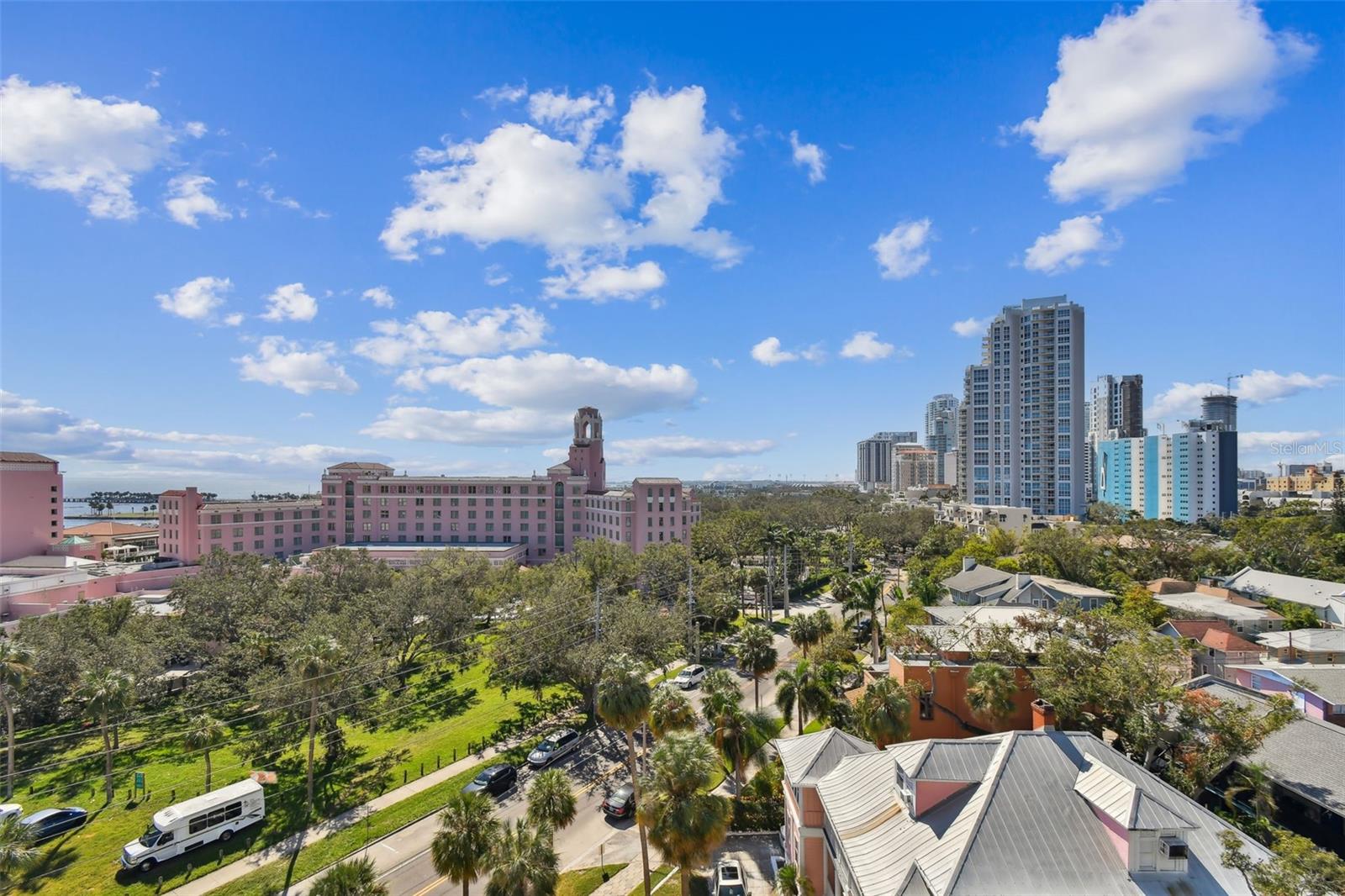 Image 36 of 48 For 700 Beach Drive Ne 701