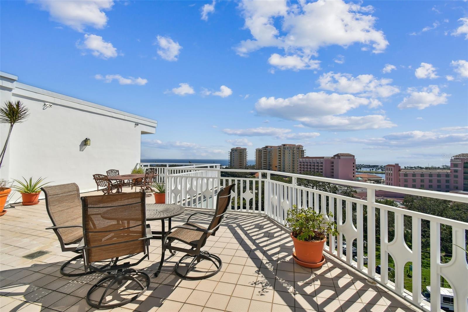 Image 37 of 48 For 700 Beach Drive Ne 701