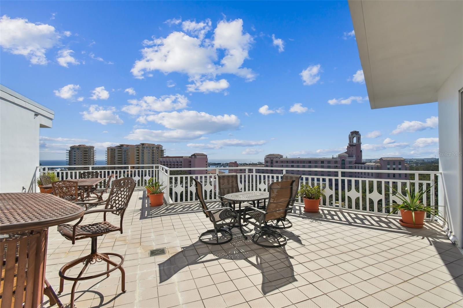 Image 38 of 48 For 700 Beach Drive Ne 701