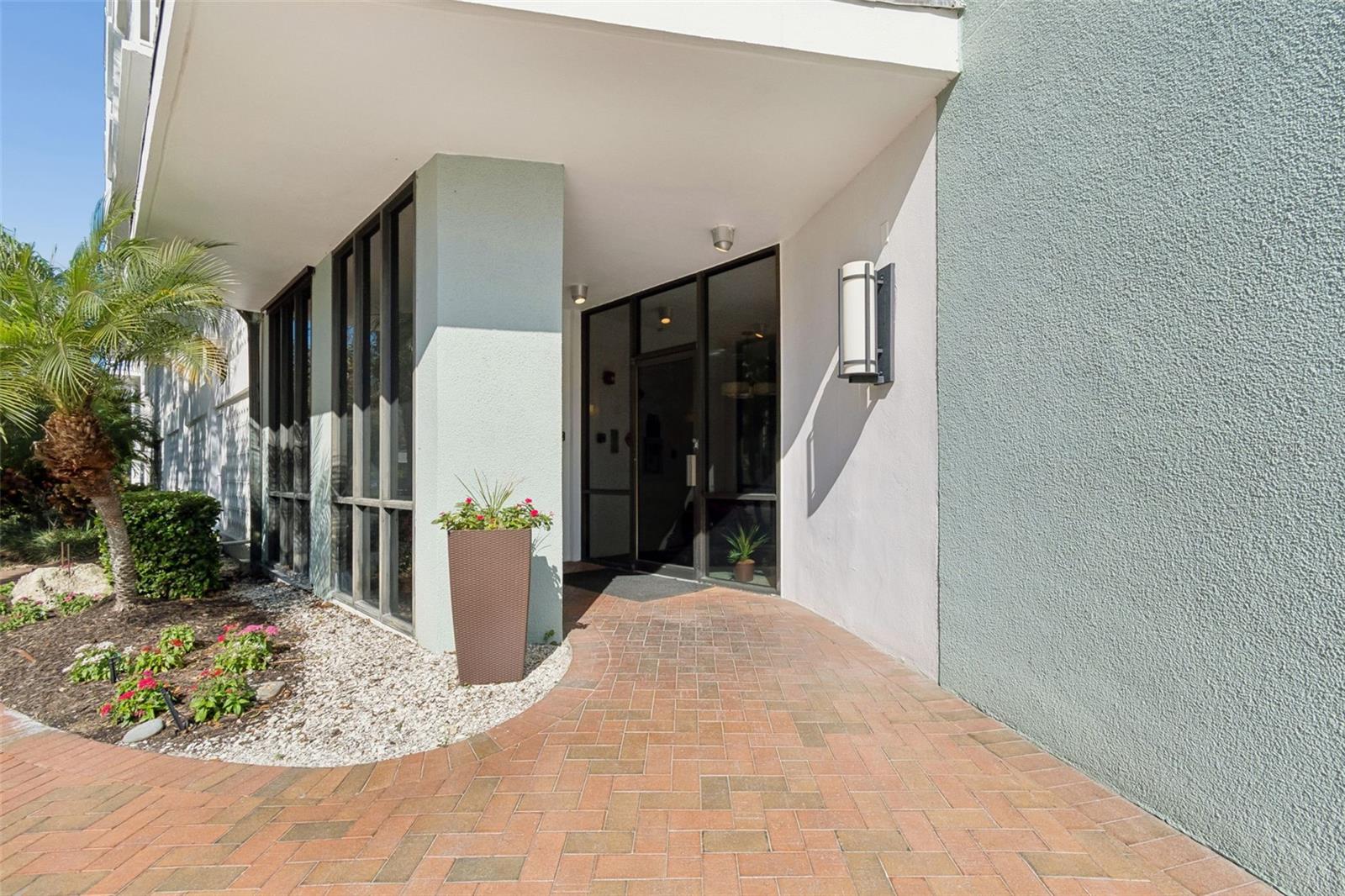 Image 42 of 48 For 700 Beach Drive Ne 701