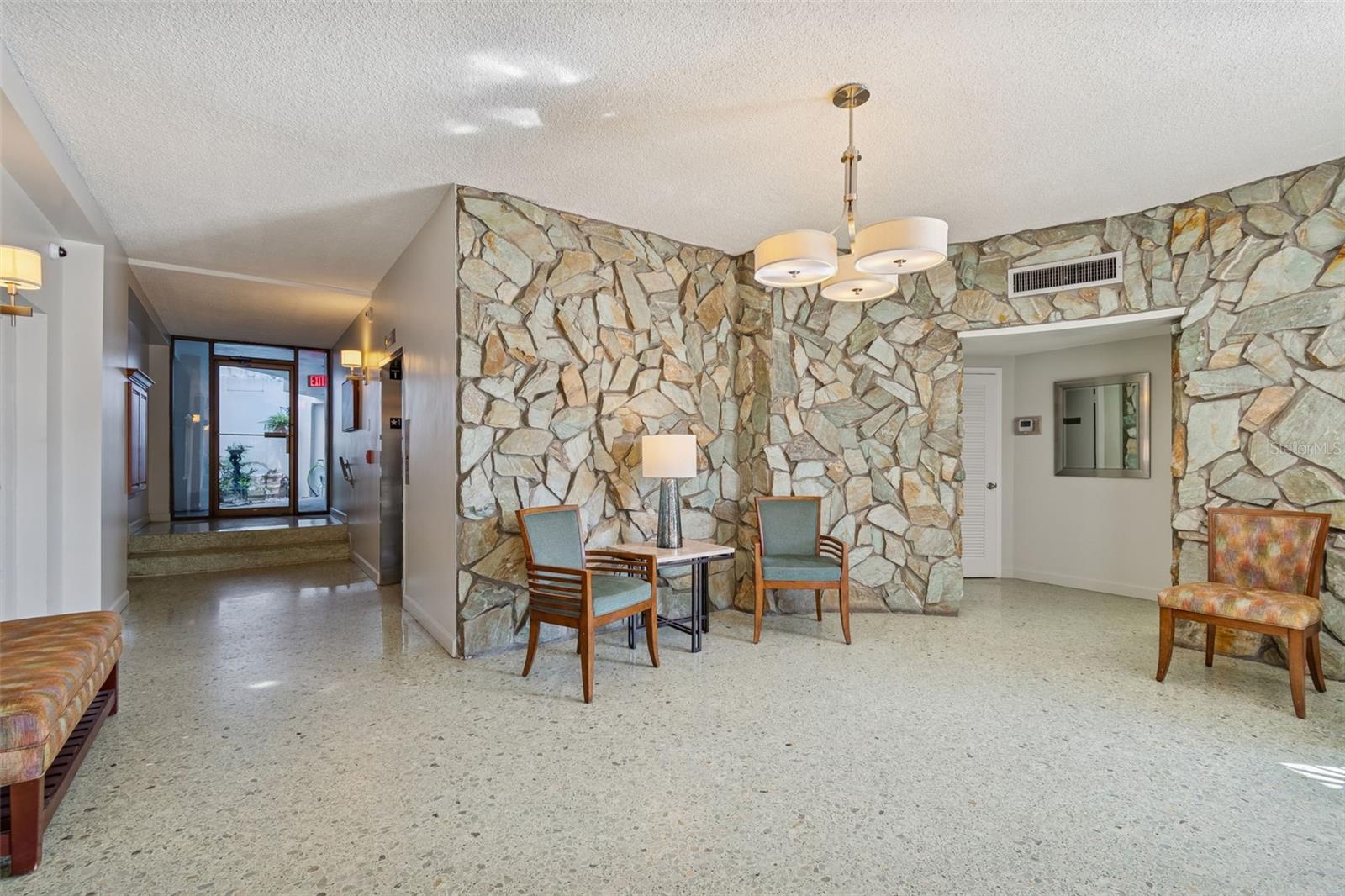 Image 45 of 48 For 700 Beach Drive Ne 701