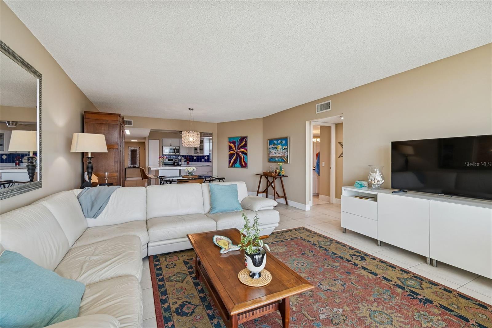 Image 8 of 48 For 700 Beach Drive Ne 701