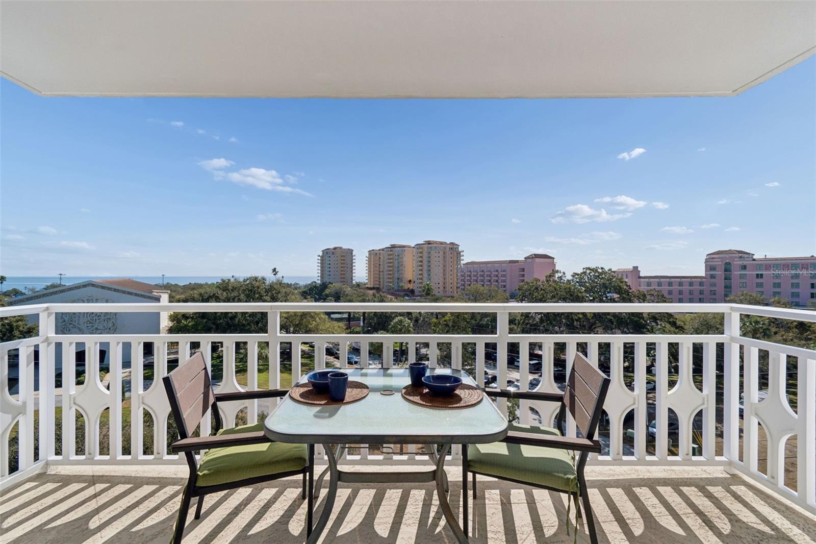 Image 9 of 48 For 700 Beach Drive Ne 701