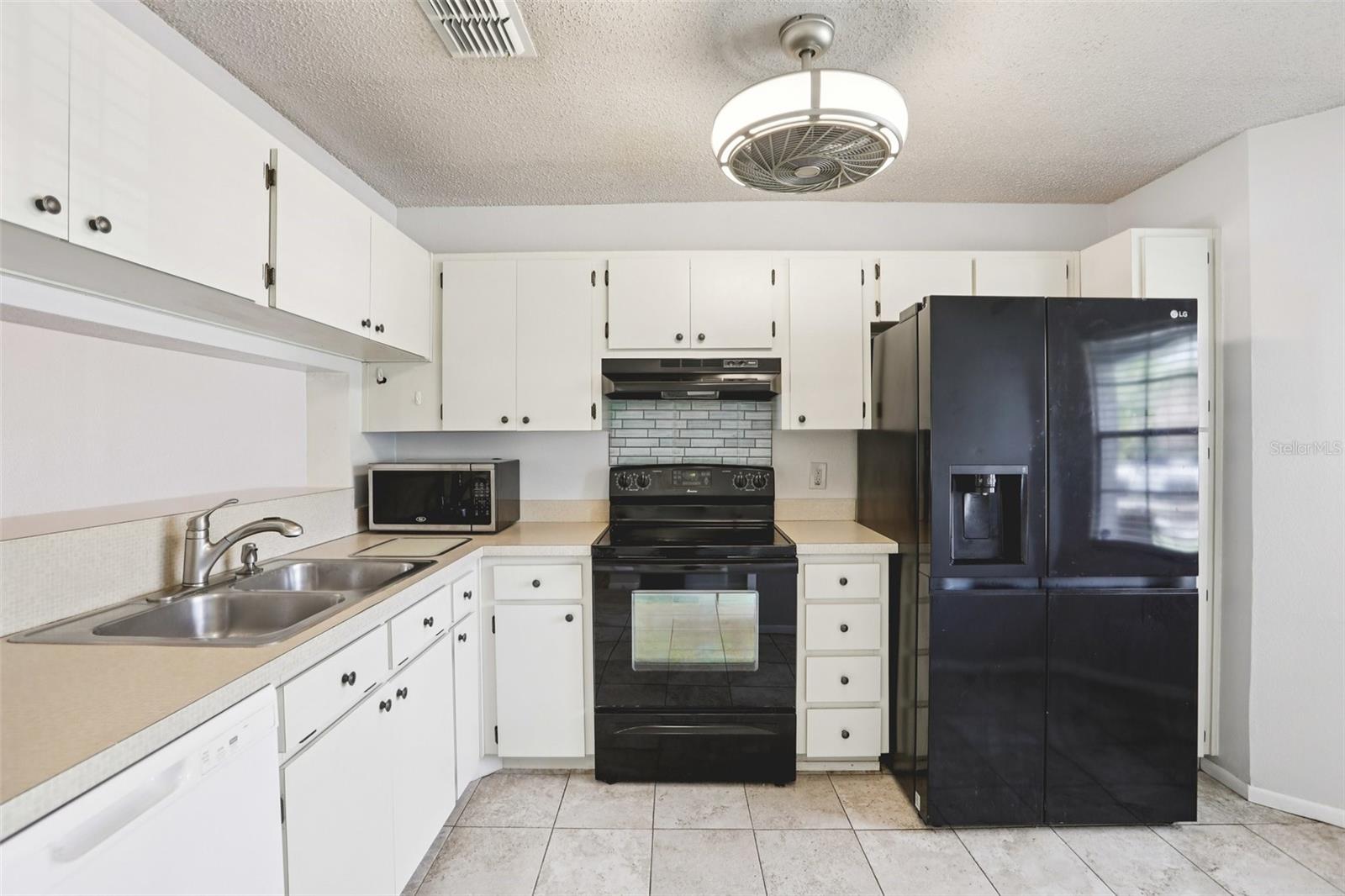 Image 11 of 30 For 28 Brigton Court