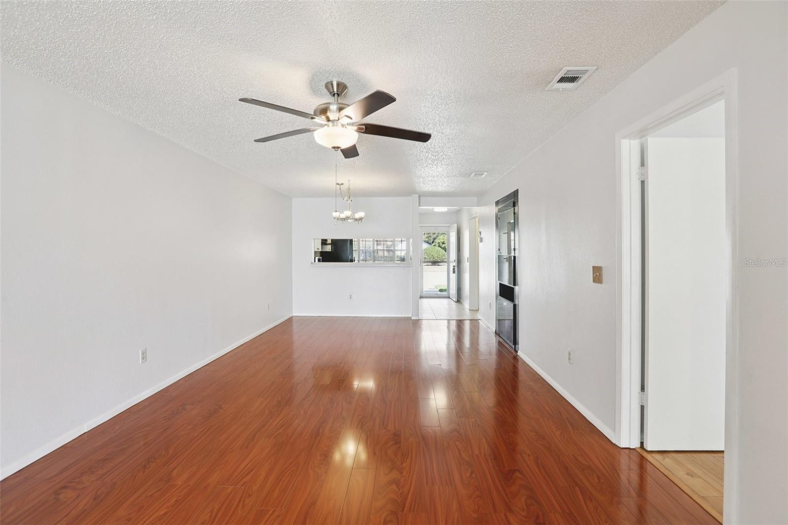 Image 5 of 30 For 28 Brigton Court