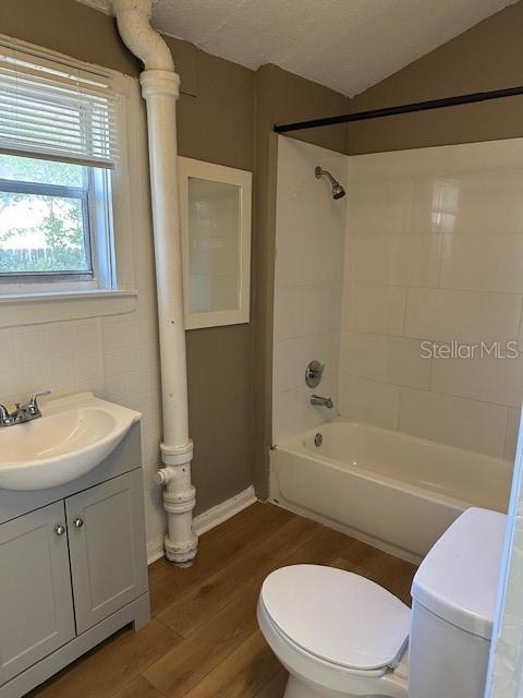 Image 13 of 16 For 1587 Scranton Avenue B