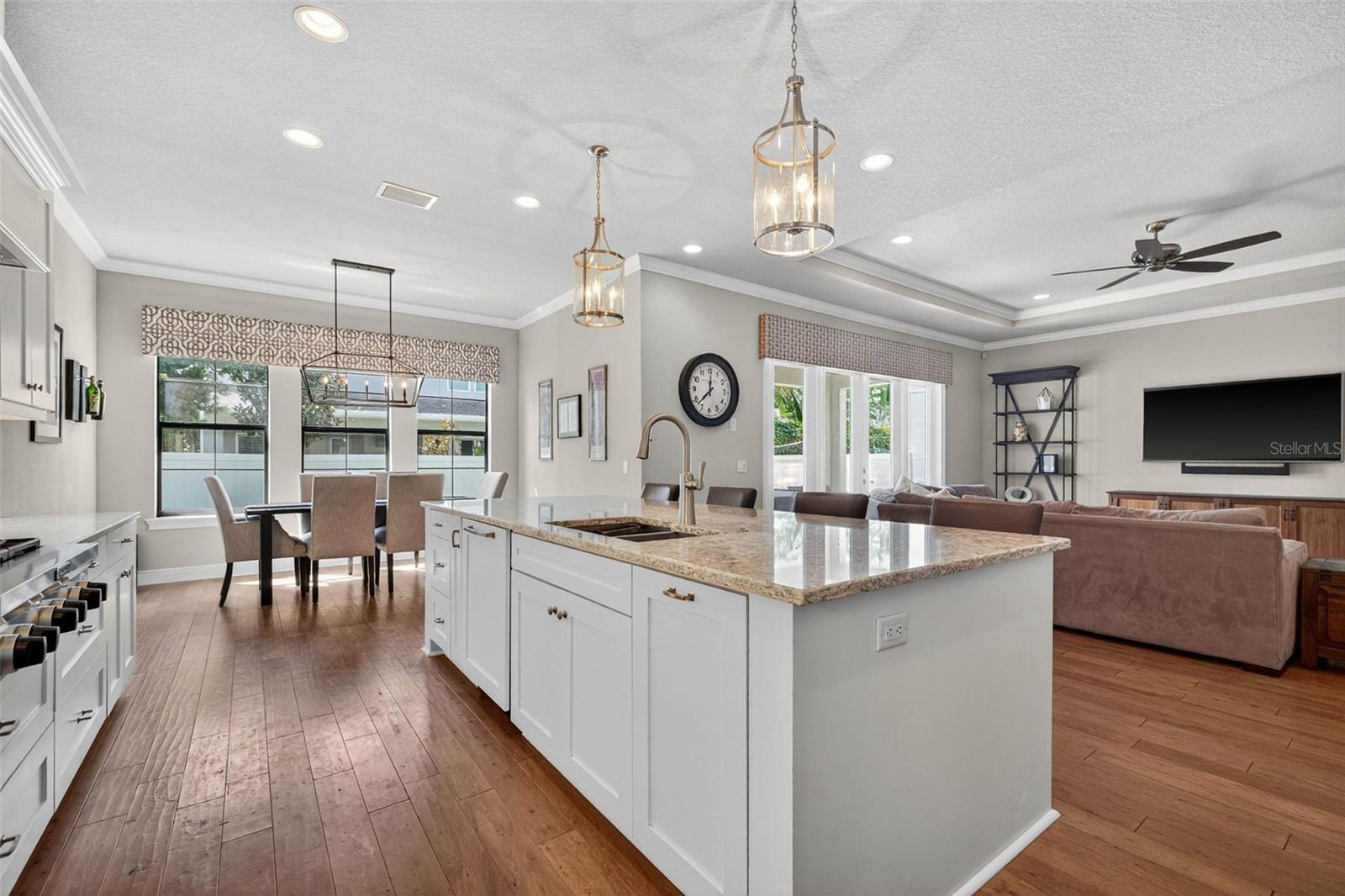 Image 14 of 41 For 3702 San Luis Street