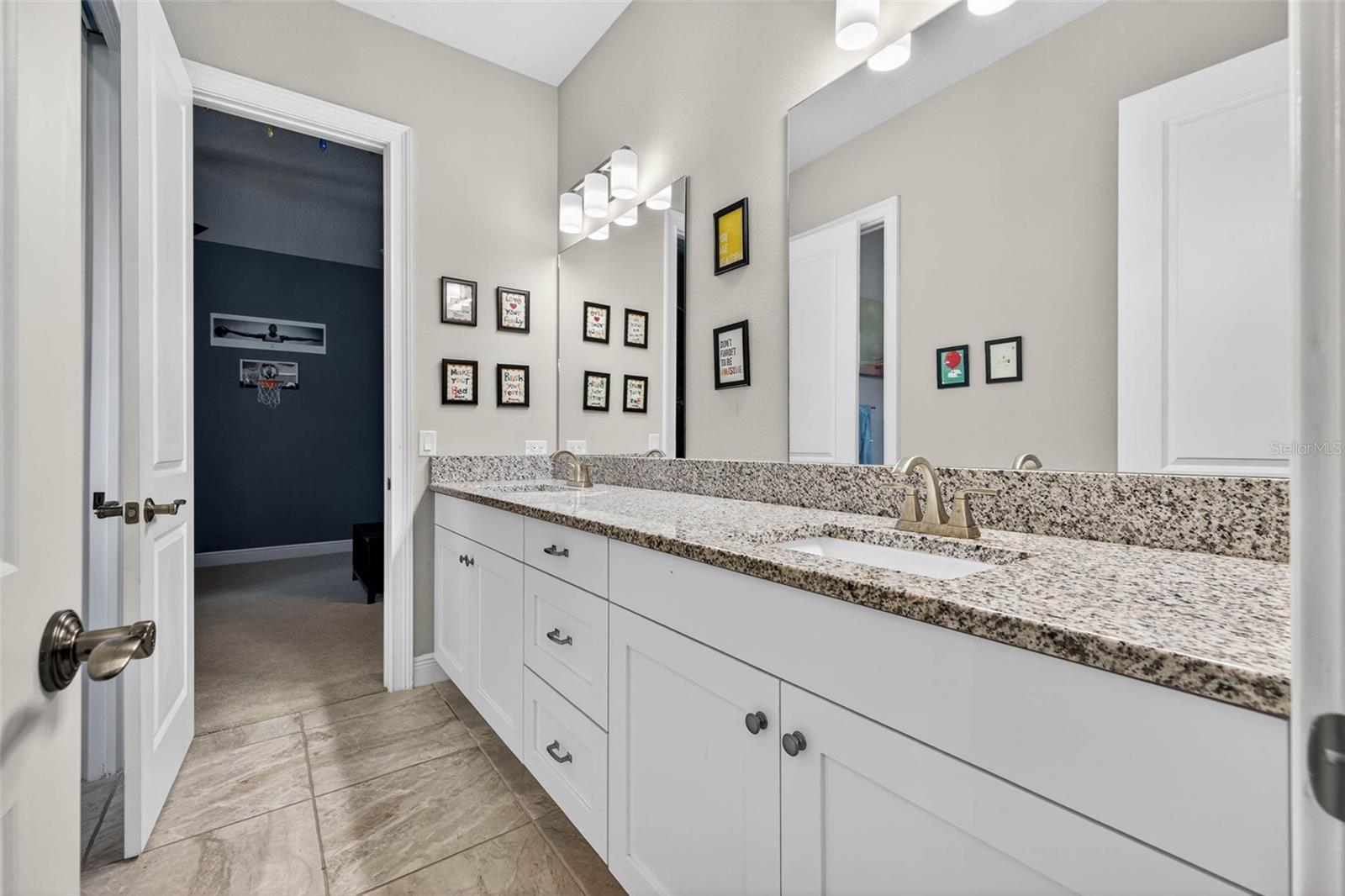 Image 35 of 41 For 3702 San Luis Street