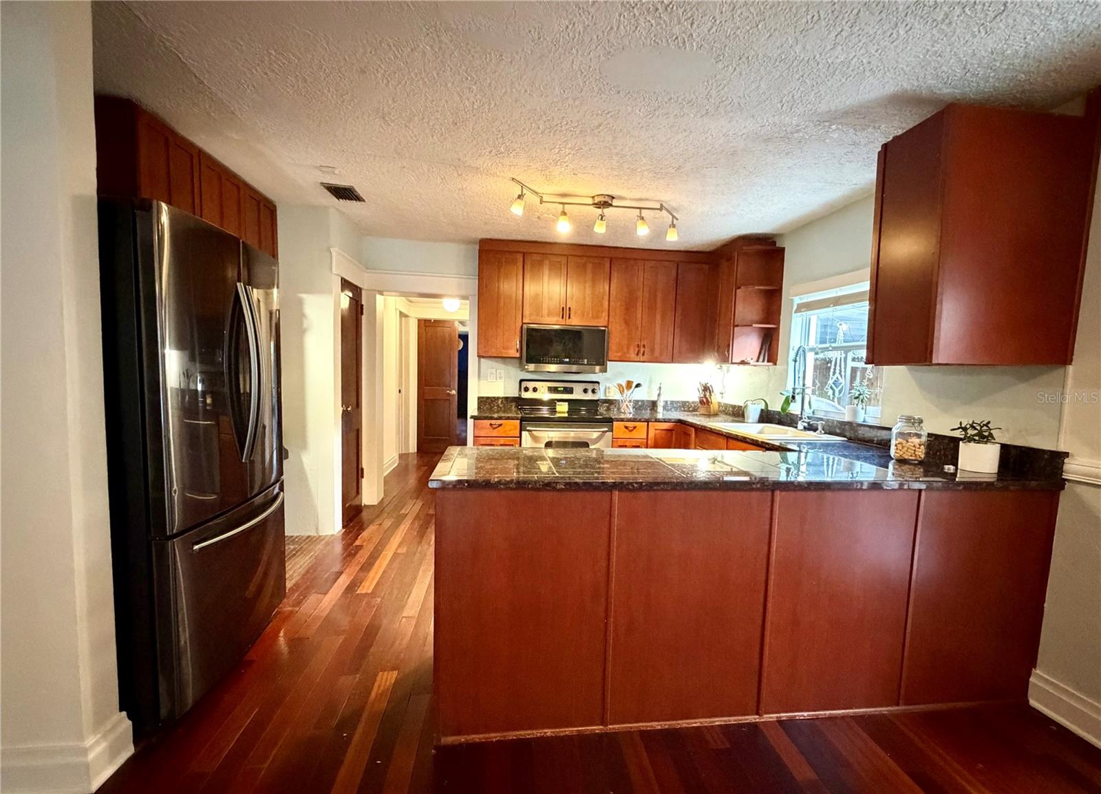 Image 17 of 46 For 403 Chelsea Street