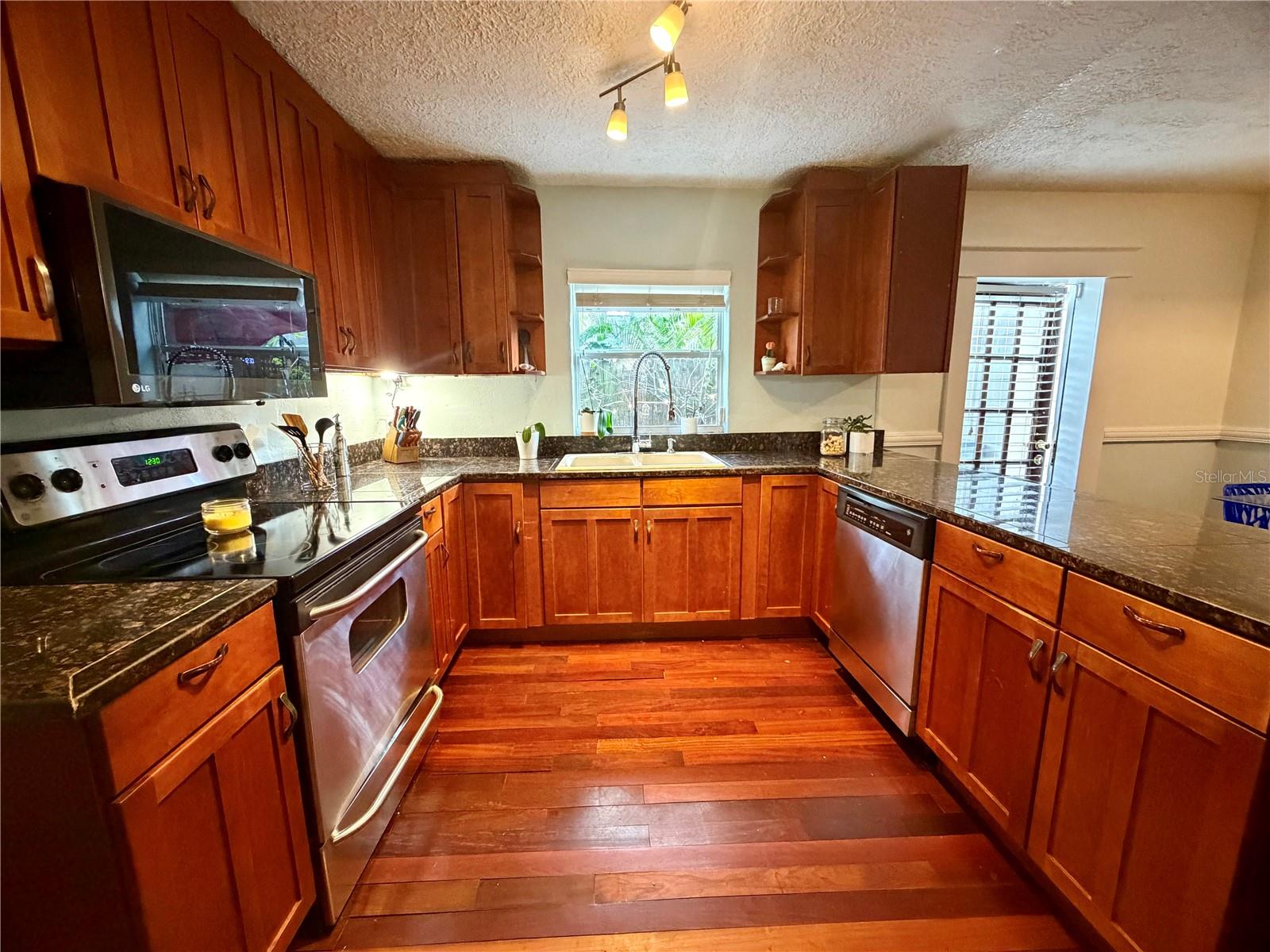 Image 18 of 46 For 403 Chelsea Street