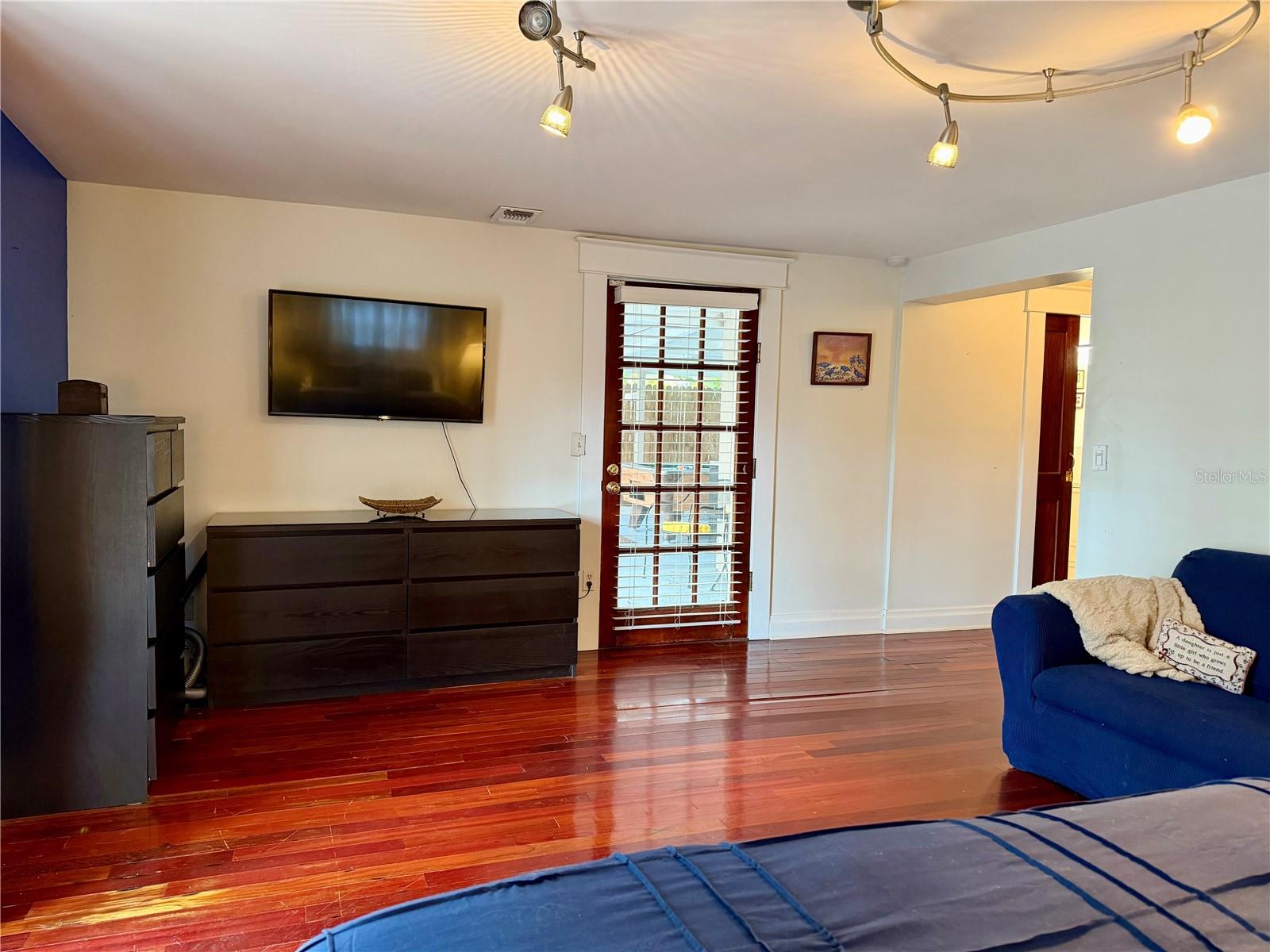 Image 31 of 46 For 403 Chelsea Street